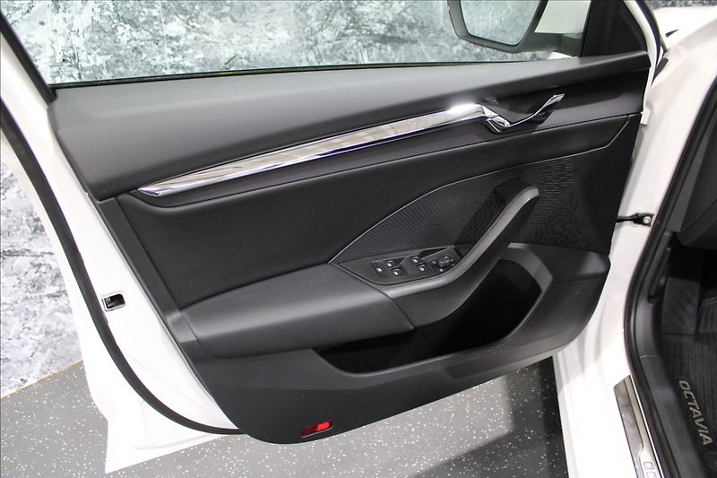 Škoda Octavia 2,0 TDI DSG style 1.majitel CZ - fotka 8 z 32