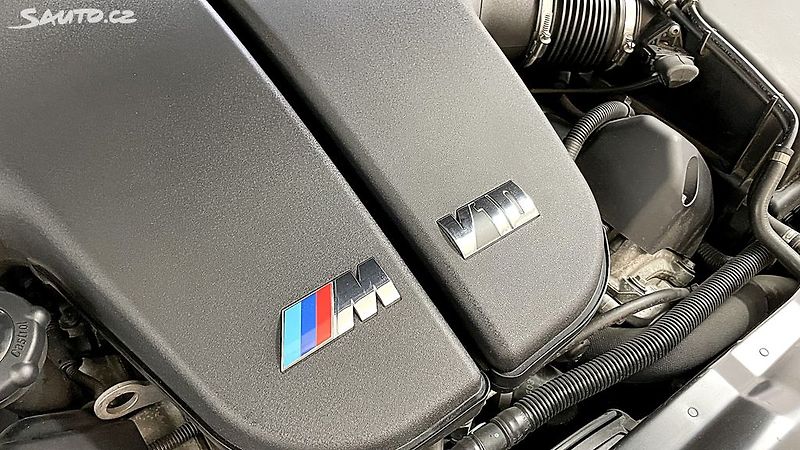 BMW M5 5.0 V10 Touring - fotka 28 z 34