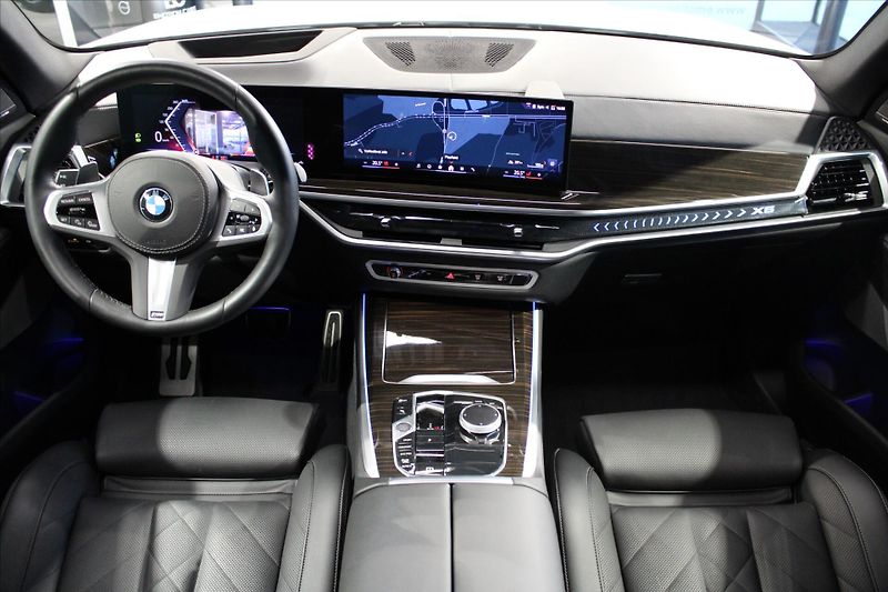 BMW X5 xDrive30d M Sport DAProf/NezTo - fotka 12 z 35