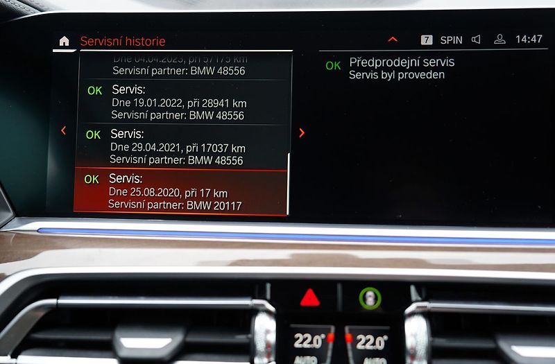 BMW X7 M50i xDrive/AT9/22/ČR/530 PS - fotka 43 z 49