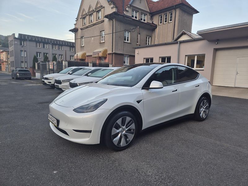 Tesla Model Y LONG RANGE DUAL MOTOR  92,7% - fotka 2 z 48