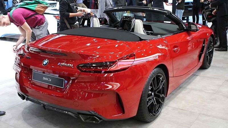 Novináři obléhají nové BMW 3