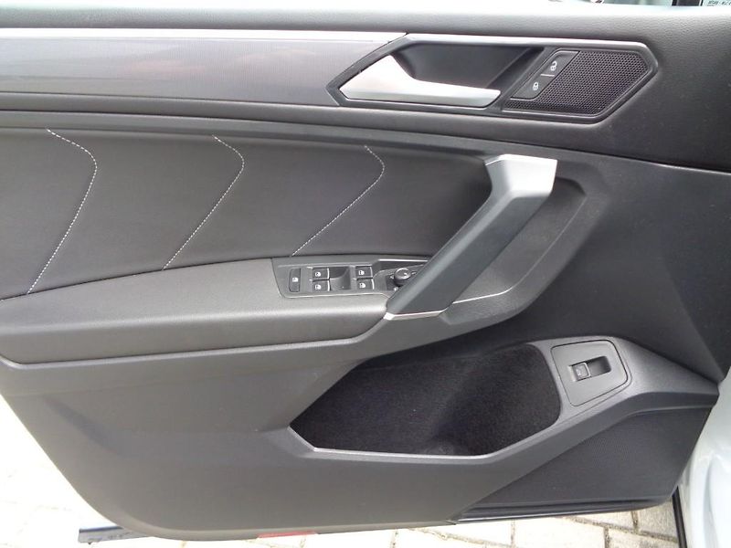 Volkswagen Tiguan 2.0 TDI HL 4x4 R line 140 kW 7 - fotka 11 z 30