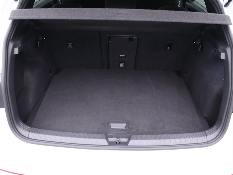 Volkswagen Golf 2,0 TSI GTI 180kW Virtual DPH - fotka 10 z 35