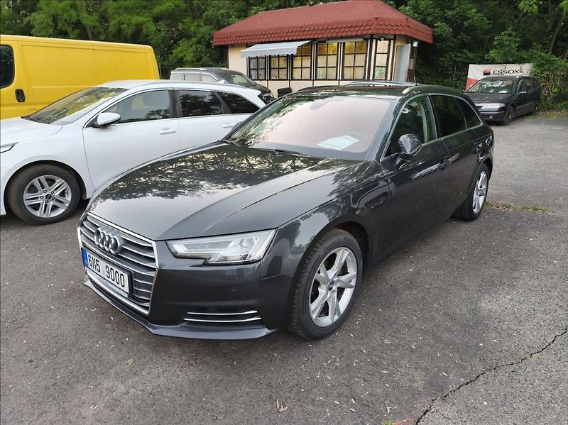 Audi A4 Avant 2,0   Sport - fotka 2 z 15