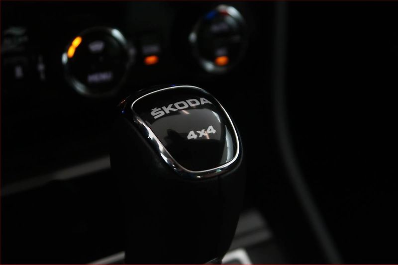 Škoda Superb (2023) Laurin&Klement 2.0 TDI - fotka 15 z 21