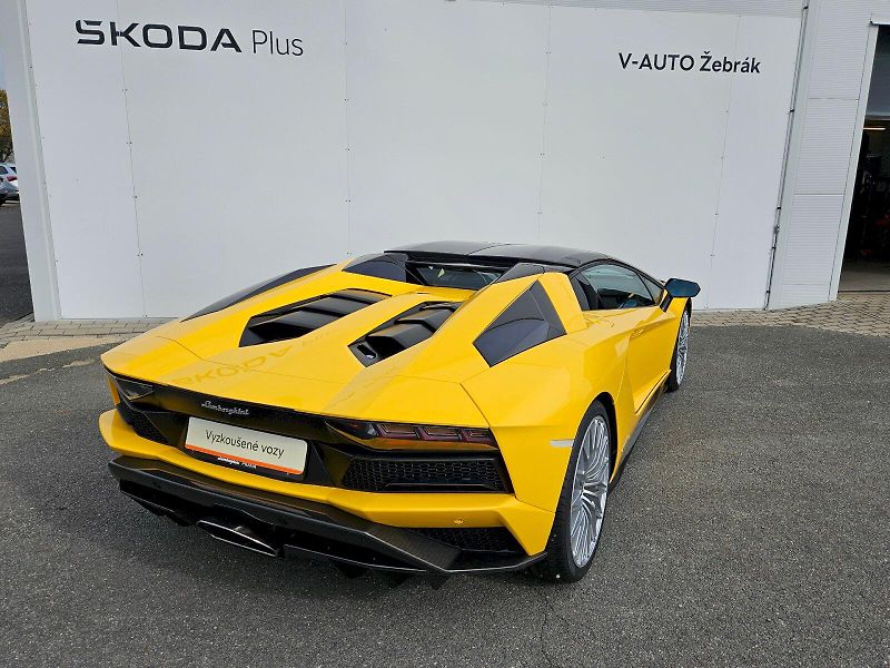 Lamborghini Aventador (2018) - fotka 2 z 22