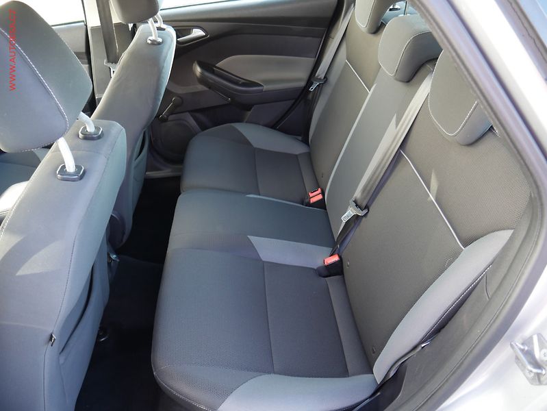 Ford Focus (2012) 1.6TDCi, ČR, Klima - fotka 10 z 14