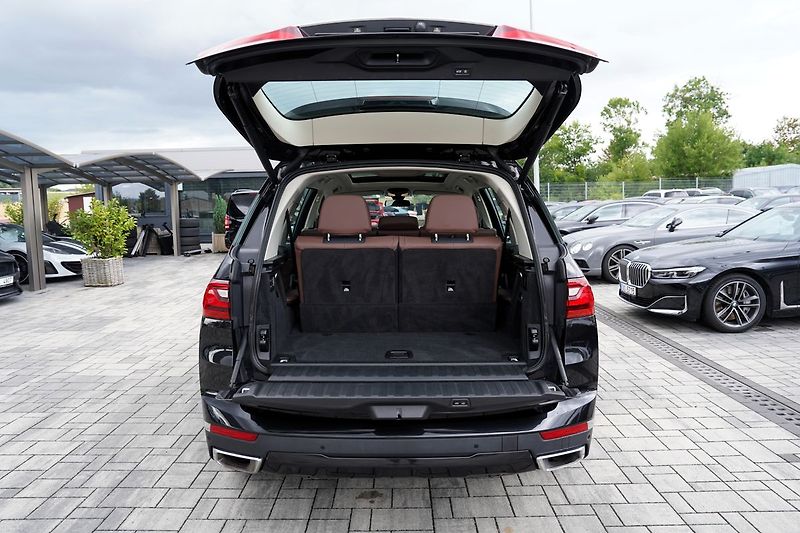 BMW X7 40i xDrive/panorama/7 míst - fotka 11 z 47