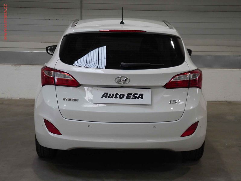 Hyundai i30 (2014) 1.6 GDi, ČR, Temp. park. - fotka 5 z 20