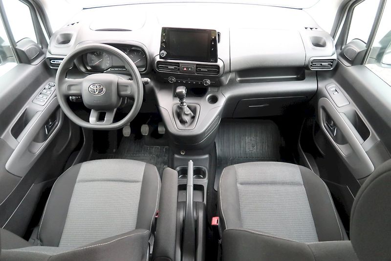 Toyota ProAce City Verso (2022) Business Shuttle 1,2 T Long /8 - fotka 5 z 32