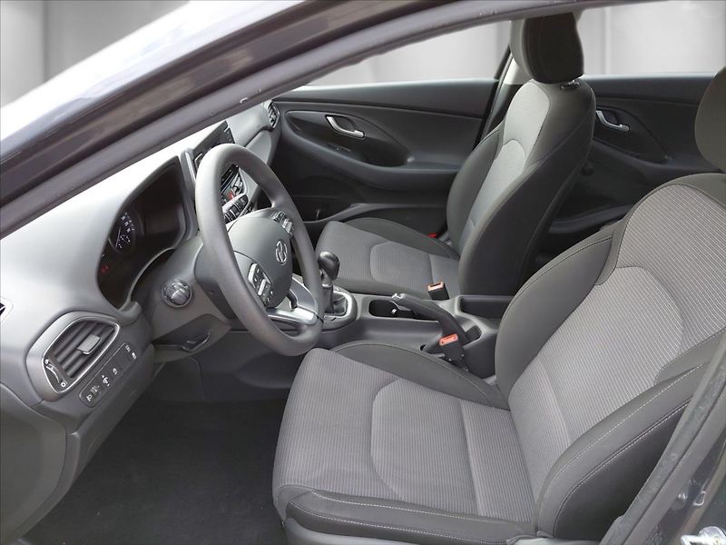 Hyundai i30 1,5   1.5 Start Plus - fotka 11 z 22