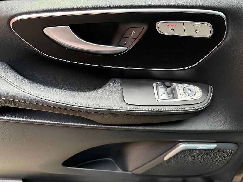 Mercedes-Benz Třídy V V300D-AMG-4M-AVANT-R19-NEZ.TOP - fotka 16 z 38