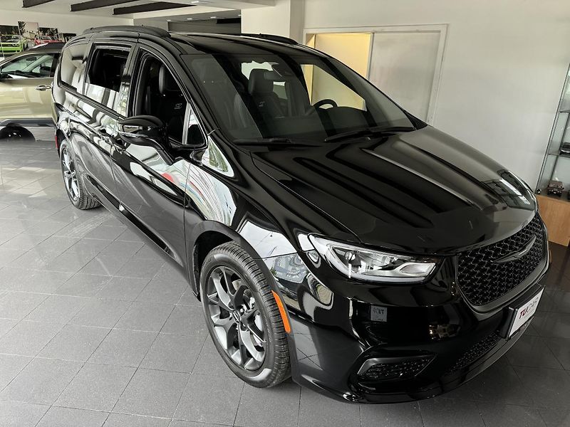 Chrysler Pacifica AWD Touring-L S-Appearance - fotka 5 z 55