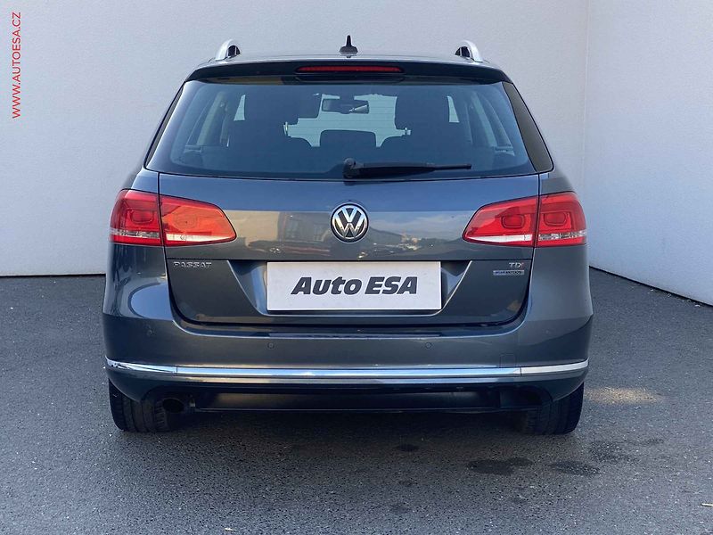 Volkswagen Passat (2013) 1.6 TDi, Comfortline, navi - fotka 5 z 18
