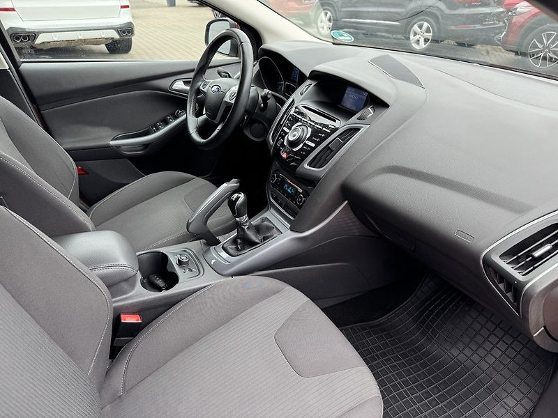 Ford Focus (2011) 1.6 Ti-VCT Digi Klima Tempomat - fotka 15 z 48