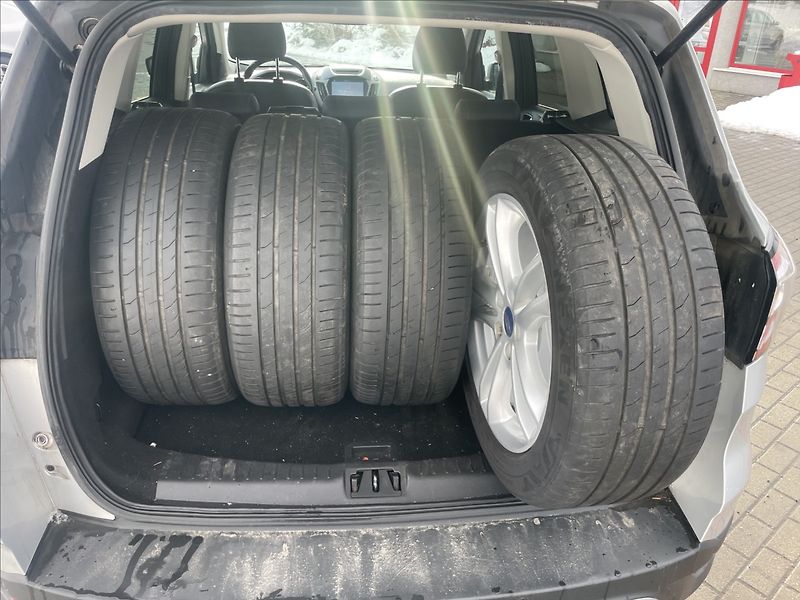 Ford Kuga 1,5 EcoBoost 110kw Tažné CZaut - fotka 30 z 30