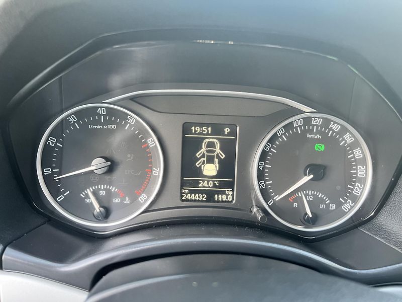 Škoda Octavia 1.4TSI 90KW,DSG,TZ,ELEGANCE - fotka 34 z 39