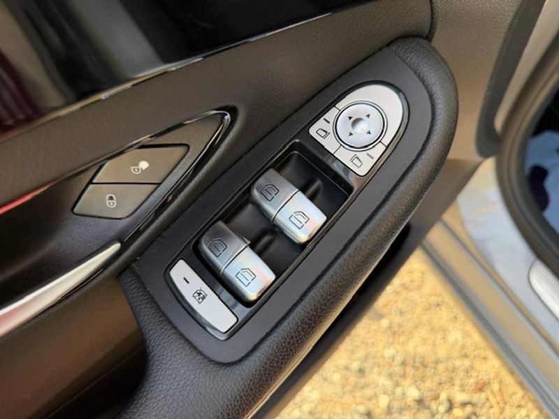 Mercedes-Benz Třídy C C 180, ČR,AMG PAKET, AUTOMAT - fotka 17 z 37