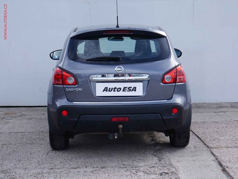 Nissan Qashqai (2008) 1.6 16V, AC, TZ, park.čidla - fotka 5 z 15