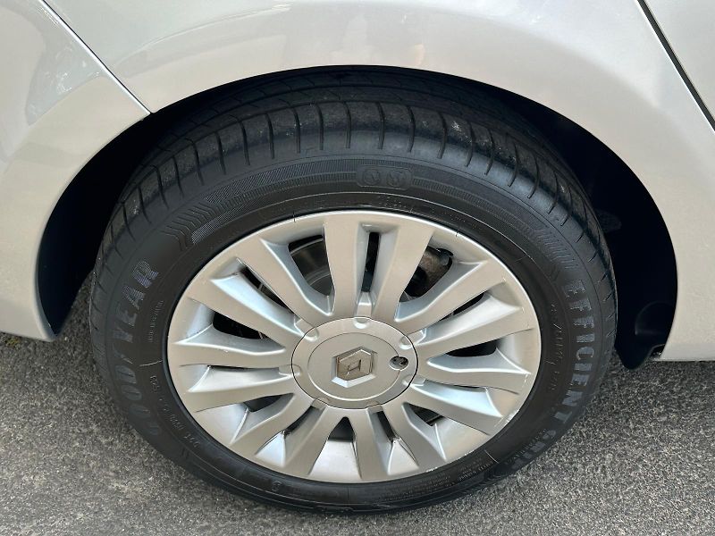 Renault Clio (2011) KOMBI 1.2 16V/76kW * 1.Maj.    - fotka 33 z 33