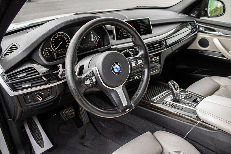 BMW X5 - fotka 11 z 42