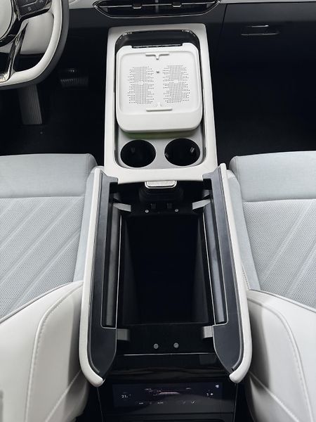 Dongfeng Voyah Free REV 318 (2026) - fotka 16 z 26
