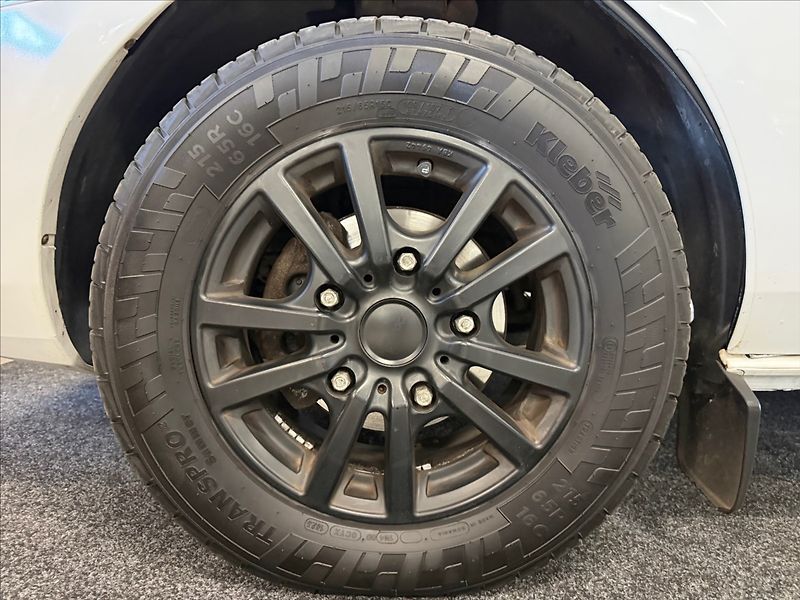 Ford Tourneo Custom 2,2 L2,Titanium, 92kW - fotka 25 z 26