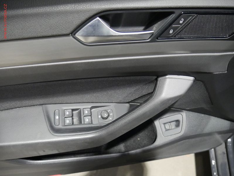 Volkswagen Passat (2018) 2.0 TDi, Trend, DSG - fotka 11 z 18