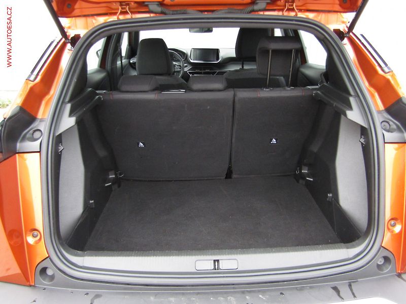 Peugeot 2008 (2023) 1.2 PT, ČR, Active - fotka 7 z 19