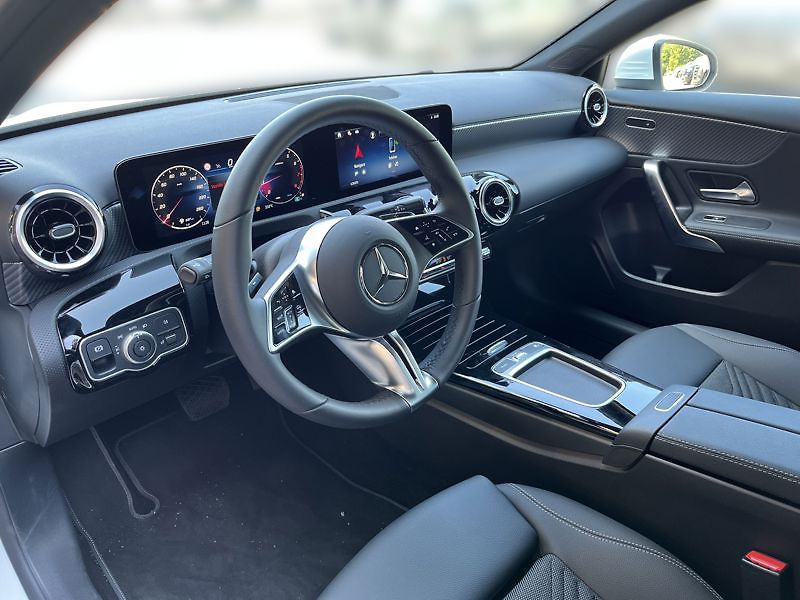 Mercedes-Benz Třídy A A-Třída 180 Progressive Editio - fotka 10 z 18