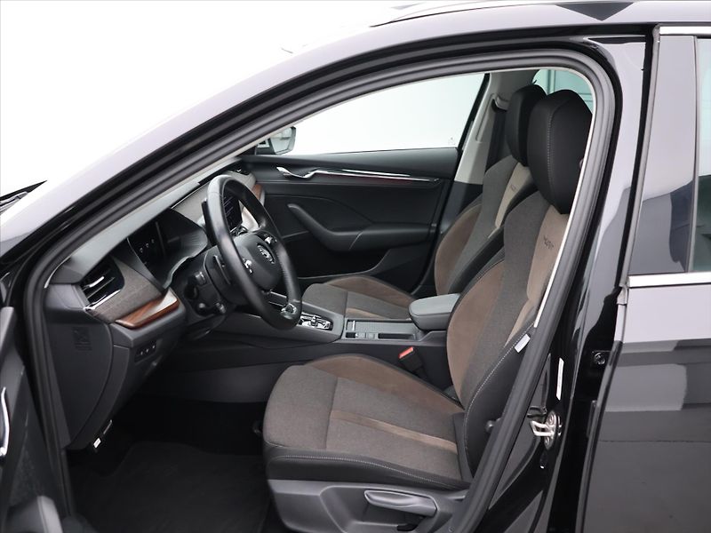 Škoda Octavia 2,0 TDI DSG Matrix Scout DPH - fotka 10 z 25