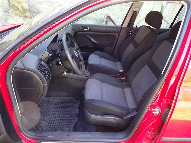 Volkswagen Golf IV 1,6i 77kW - fotka 20 z 44