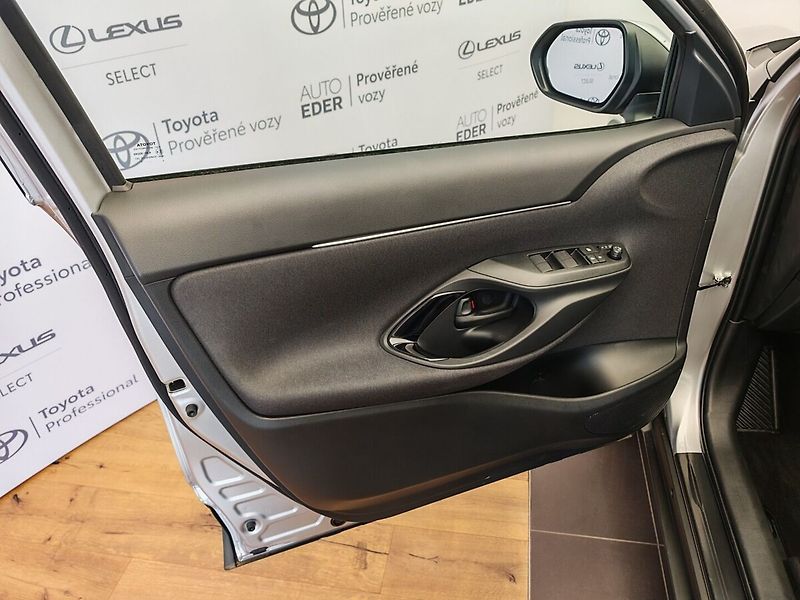 Toyota Yaris Cross 1.5 TNGA HEV CVT Style 2x4 - fotka 18 z 36