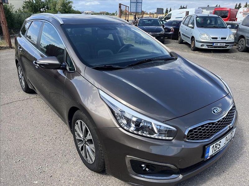 Kia Ceed 1,6 CRDi ČR KLIMA KAMERA NAVI - fotka 3 z 45
