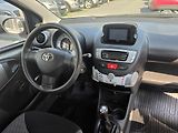 Toyota Aygo 1.0 i Navigace  Vyhřev sedadel - náhled 14