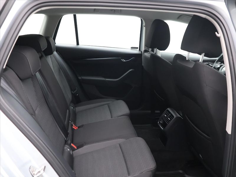 Škoda Octavia 2,0 TDI 85kW Ambition CZ DPH - fotka 12 z 27