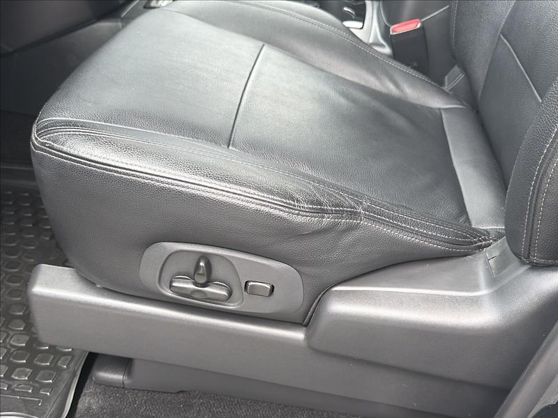 Mitsubishi Pajero 3,2 DI-D ČR SERVIS NT - fotka 30 z 30