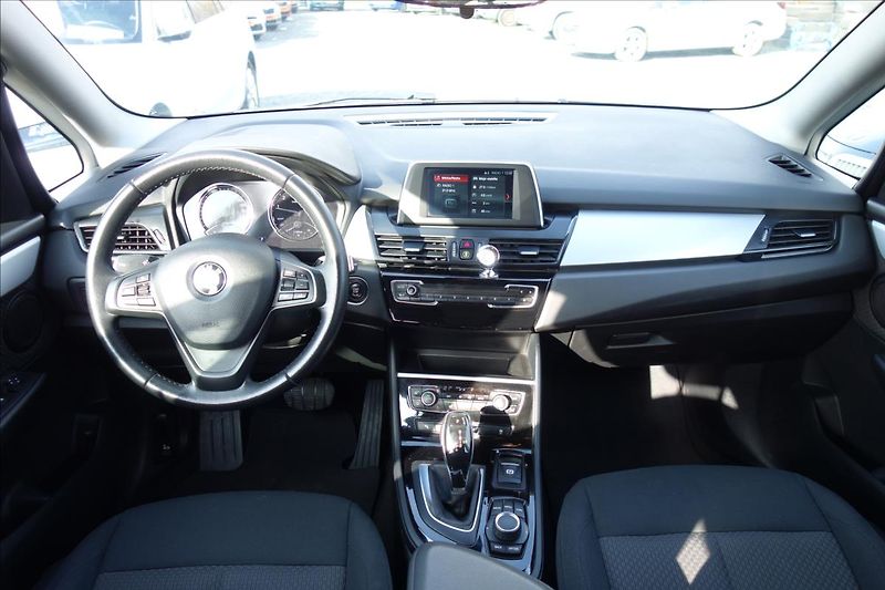 BMW Řada 2 218i,1 MAJ.,SERV.KN.,7MÍST. - fotka 22 z 43