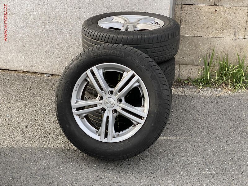 Škoda Yeti (2012) 1.2 TSi, AC, výhřev sed - fotka 16 z 16