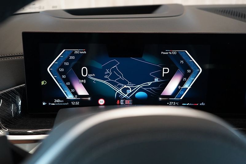BMW X5 40d xDrive, Vzduch, Tažné, HUD - fotka 26 z 47