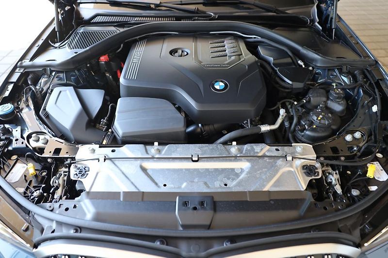 BMW Řada 3 330i xDrive Touring - fotka 9 z 22