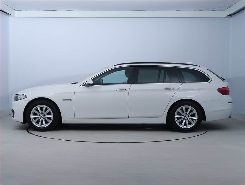 BMW Řada 5 (2015) 518d, Serv.kniha, Navi, Xenony - fotka 3 z 17