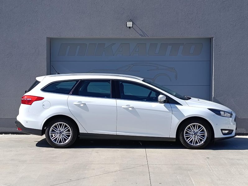 Ford Focus 1.0 ECOBOOST TREND ČR 1.MAJ  - fotka 4 z 27