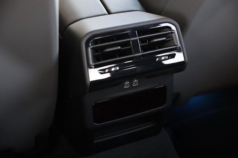 BMW i5 M60 xDrive sedan - fotka 15 z 17
