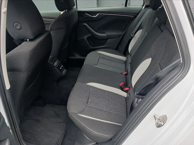 Škoda Kamiq 1,0 TSI 81KW STYLE - fotka 11 z 30