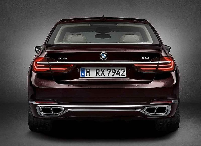 BMW M760Li xDrive.