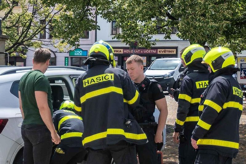 Záchranné složky policie a hasičů na frýdeckém náměstí, 17. června 2024, Frýdek-Místek.