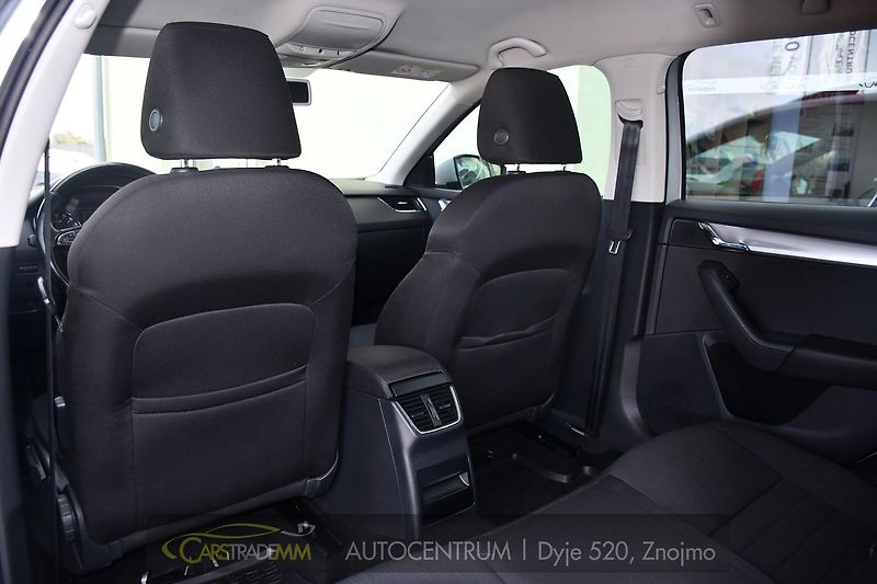 Škoda Octavia 2,0TDi - fotka 12 z 47