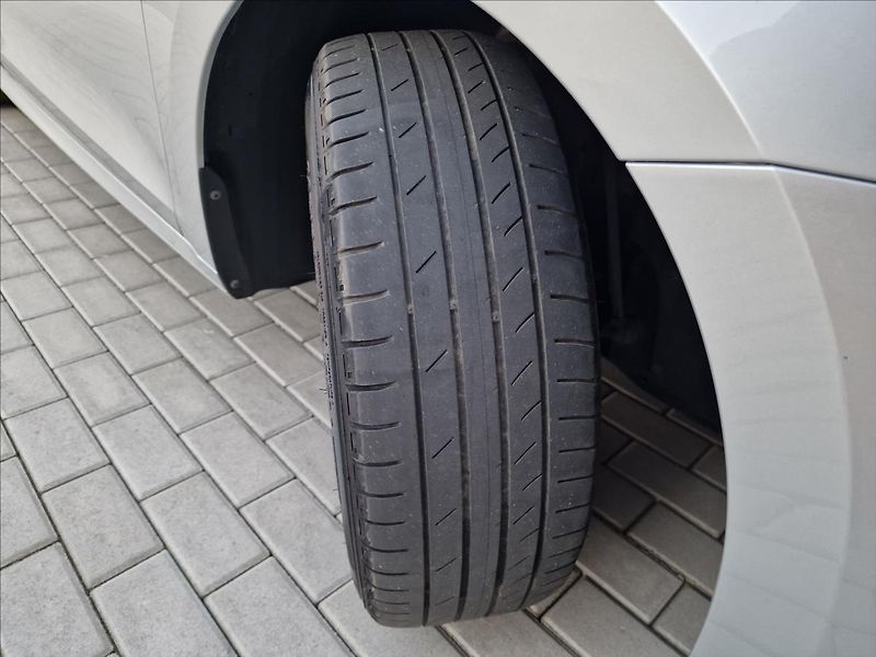 Škoda Octavia 2.0TDI DSG Ambition,ČR,1.Maj. - fotka 46 z 50
